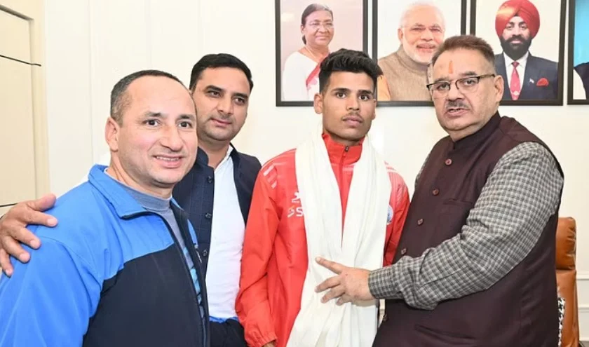 Uttarakhand News: मंत्री Ganesh Joshi ने athlete Ankit Kumar को किया सम्मानित, राष्ट्रीय खेल में जीता था स्वर्ण पदक