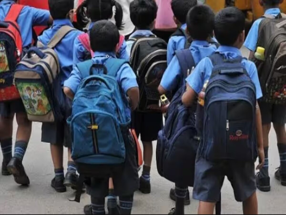 Uttarakhand ने 'बैग फ्री डे' की शुरुआत की: छात्रों को 10 दिनों तक बिना बैग के स्कूल जाना होगा, पहल के हिस्से के रूप में विभिन्न गतिविधियों में भाग लेना होगा
